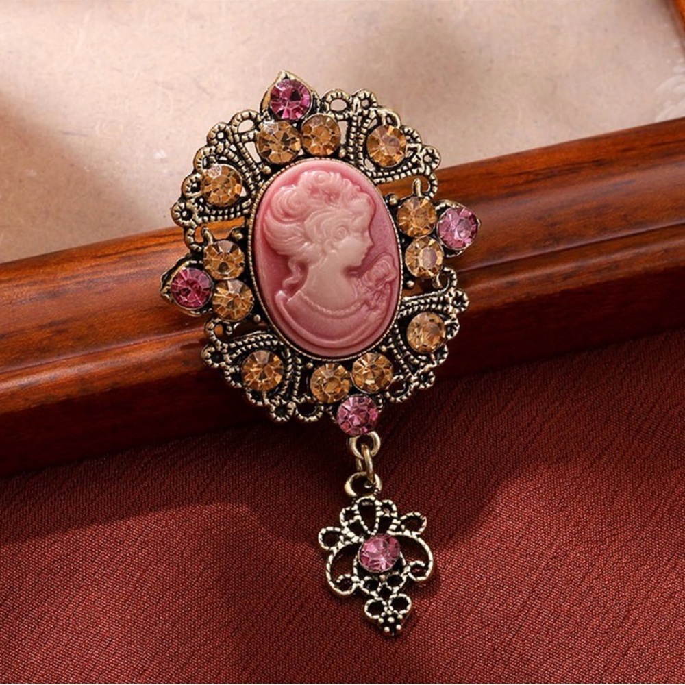 Vintage Australian Crystal Gold and Pink Cameo Brooch - Picture 5 of 6